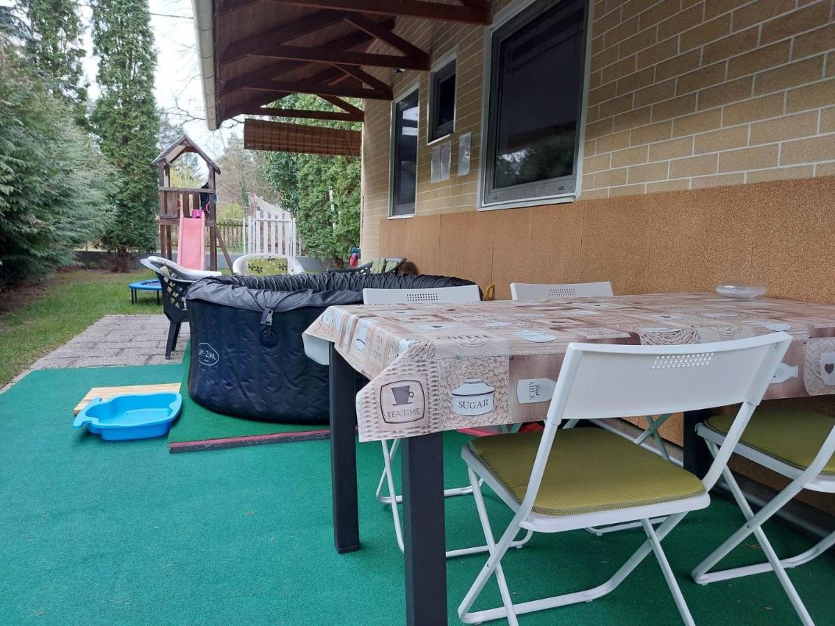 Szamóca Vendégház Horány télen nyáron Szigetmonostor Esterno foto
